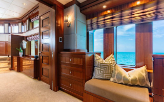 OCEAN CLUB 32