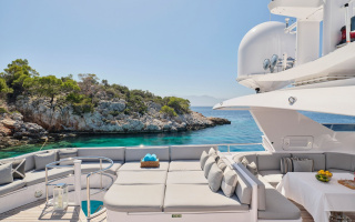 MILOS AT SEA 17