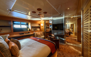 MALTESE FALCON 19