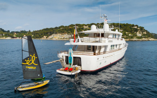CORNELIA 8