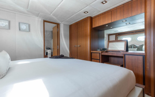 CHAMPAGNE SEAS 35