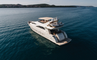 LADY LONA 3