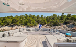 MILOS AT SEA 16
