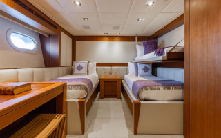 CHAMPAGNE SEAS 41