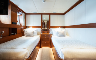 CORNELIA 27