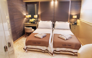 LADY DEE 11