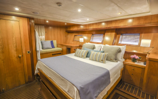 QUEEN OF SEA 16
