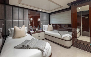 CAPTAIN MORGAN III 32