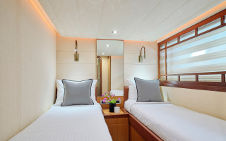 GOLDEN YACHT 17