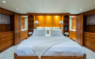 SILVER SEAS 13