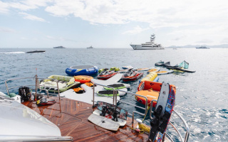 CHAMPAGNE SEAS 53