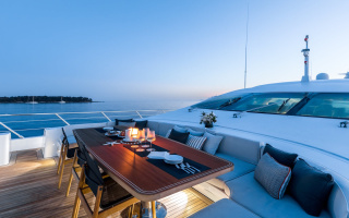 BEACHOUSE 10