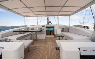 J SEVEN 9
