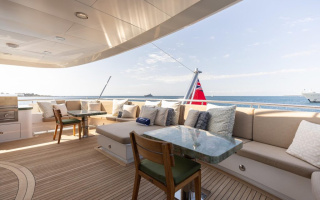 CHAMPAGNE SEAS 19