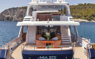 MIA ZOI 9
