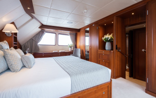 CORNELIA 24