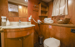 QUEEN OF SEA 25
