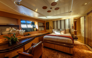 MALTESE FALCON 20