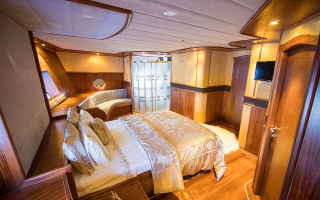 NEVRA QUEEN 15