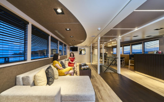 RARA AVIS 9