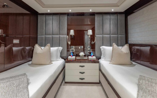 CAPTAIN MORGAN III 33