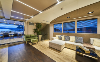 RARA AVIS 10