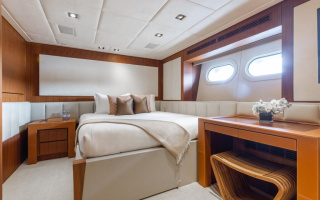 CHAMPAGNE SEAS 36