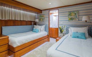 SILVER SEAS 15