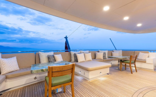 CHAMPAGNE SEAS 18