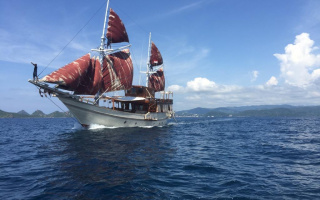 NYAMAN BOAT
