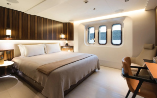 CLOUDBREAK 32