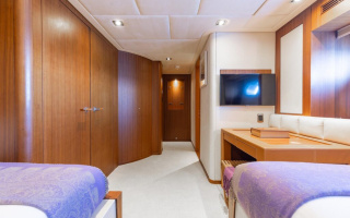 CHAMPAGNE SEAS 42