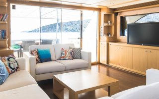 FRIEND'S BOAT 9