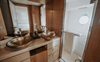 VENUS 32