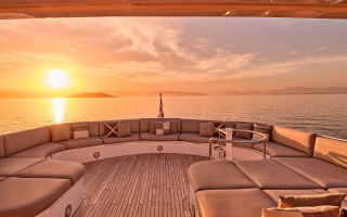 MILOS AT SEA 19