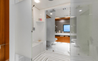 CHAMPAGNE SEAS 49