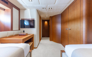 CHAMPAGNE SEAS 39
