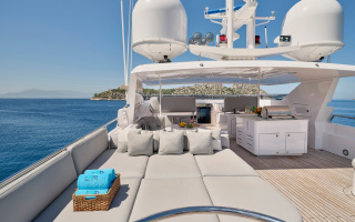 MILOS AT SEA 18