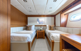 CHAMPAGNE SEAS 38