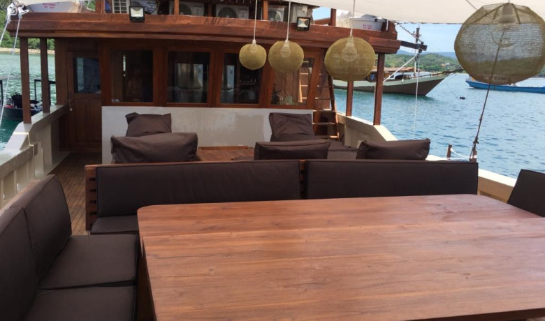 NYAMAN BOAT