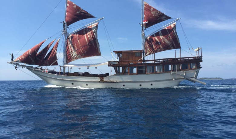 NYAMAN BOAT