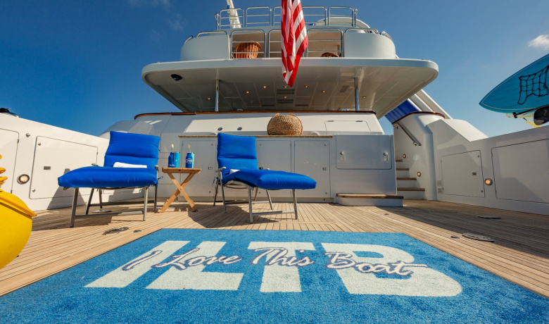 I LOVE THIS BOAT