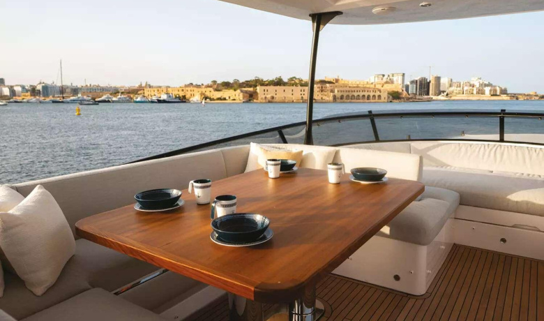 AZIMUT MAGELLANO 66