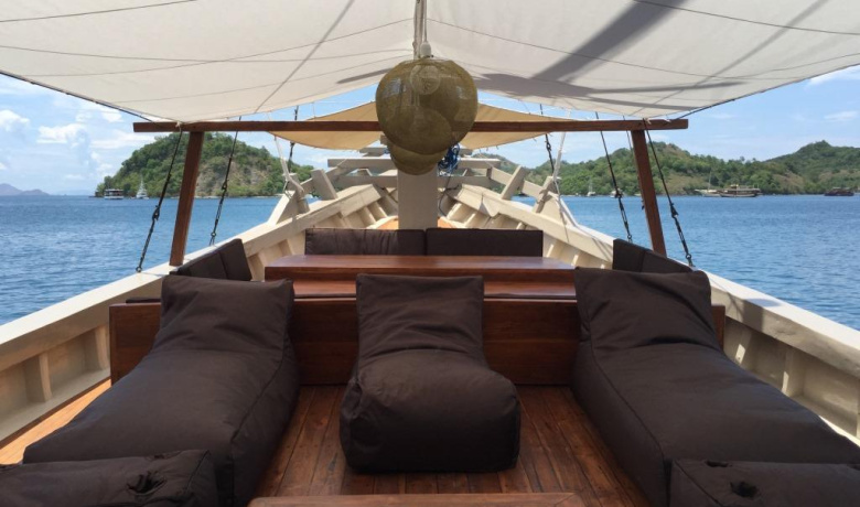 NYAMAN BOAT
